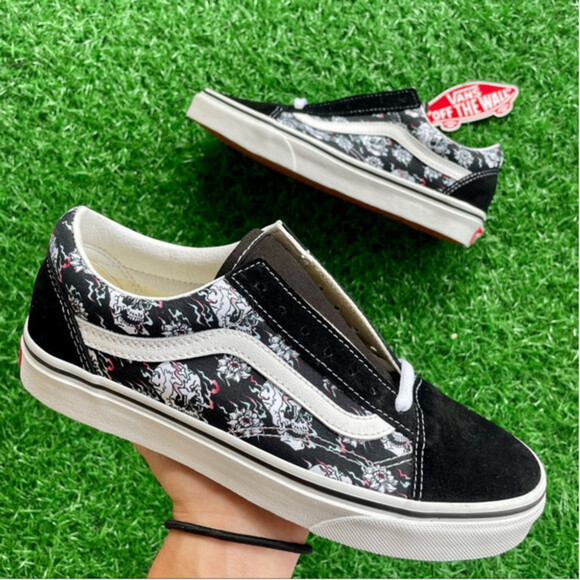 Vans Shoes - Vans Old Skool Flash Skulls